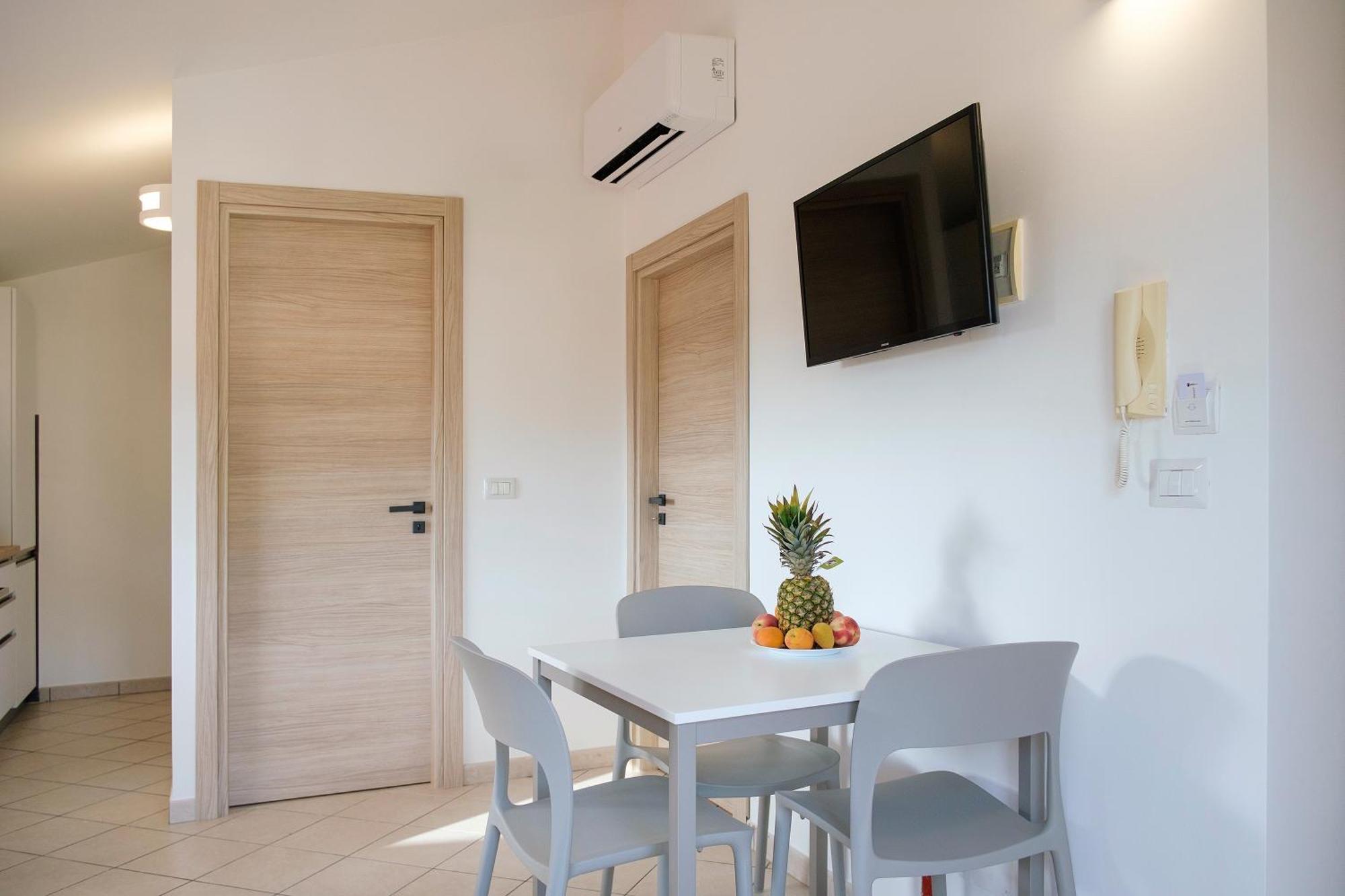 Magico Apartments - 450M Dalla Spiaggia 카포오를란도 외부 사진